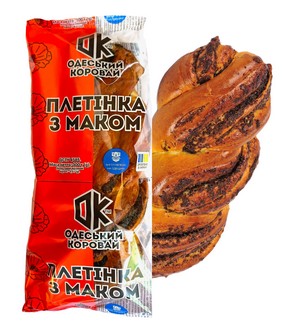 Braided bun with poppy seeds